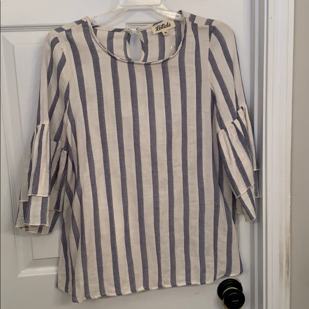 Listicle Woman’s Blouse with flutter sleeves